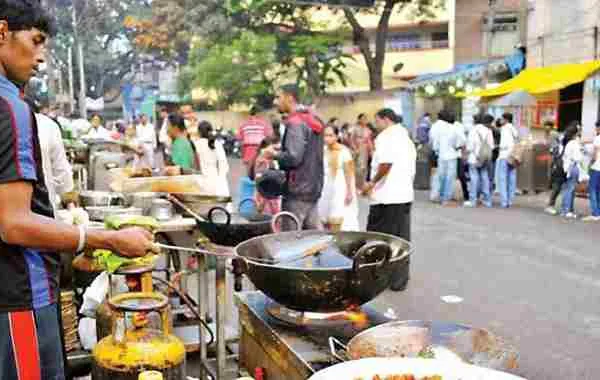 மக்களே..!! ’இனி சாலையோர உணவு கடைகளில் சாப்பிட முடியாது’..!! ’3 இடங்களுக்கு மட்டும்தான் அனுமதியாம்’..!!