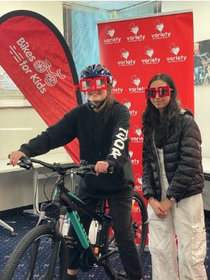 Evie-Rose - Lilpurpberry உடன் புதிய பைக்கைப் பெற்றவர்.