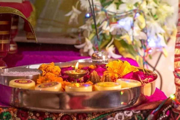 Vastu Sasthiram: இந்த திசையில் மட்டும் தப்பித்தவறி கூட பூஜை அறை வெச்சிடாதீங்க!