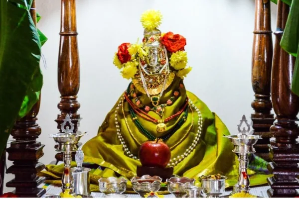 Varalakshmi Viratam: வரலட்சுமி விரதம் இருப்பதால் இத்தனை நன்மைகளா?