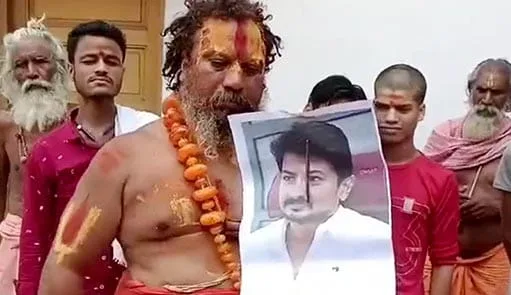 அமைச்சர் உதயநிதியின் தலையை கொண்டு வந்தால் ரூ.10கோடி பரிசு..! உ.பி. சாமியார் மிரட்டல்..