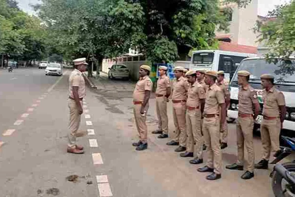 அமைச்சர் உதயநிதி தலைக்கு ரூ.10 கோடி..!! வீடு, அலுவலகம் முன்பு போலீசார் குவிப்பு..!! பெரும் பரபரப்பு..!!