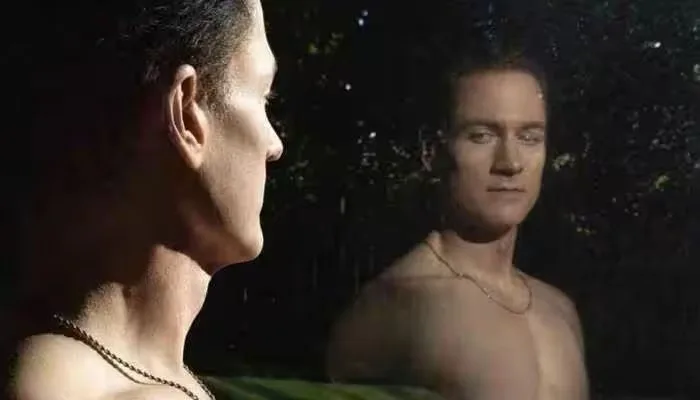 இளமைக்காக தனது மகனின் ரத்தத்தை உடலில் ஏற்றிக்கொள்ளும் அமெரிக்கர்!… தினமும் 111 மாத்திரைகள்!… ஆண்டுக்கு 2 மில்லியன் டாலர் செலவு!