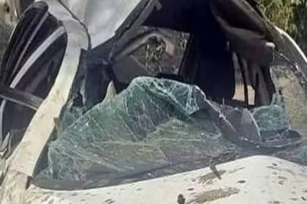 காங்கேயம் அருகே பயங்கரம்..கார் கவிழ்ந்த விபத்தில் கணவன், மனைவிக்கு நேர்ந்த துயரம்!