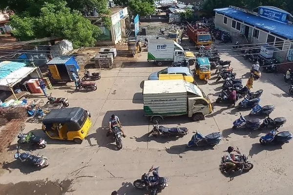 Muruga...varam dha... to run city buses from the hill : bus stand not functioning for 12 years   குன்றத்திலிருந்து டவுன் பஸ்கள் இயக்குவதற்கு  முருகா... வரம் தா... : 12 ஆண்டுகளாக செயல்படாத பஸ் ஸ்டாண்ட்