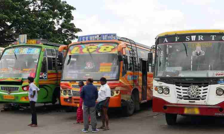 சந்திரபாபு நாயுடு கைது எதிரொலி..!! திருப்பதி சென்ற பக்தர்கள் சிக்கித் தவிப்பு..!! பேருந்துகள் நிறுத்தம்..!! பயணிகள் அவதி..!!