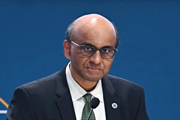 சிங்கப்பூரின் 9-வது அதிபராக பதவியேற்றார் தமிழர் தர்மன் சண்முகரத்தினம்..!