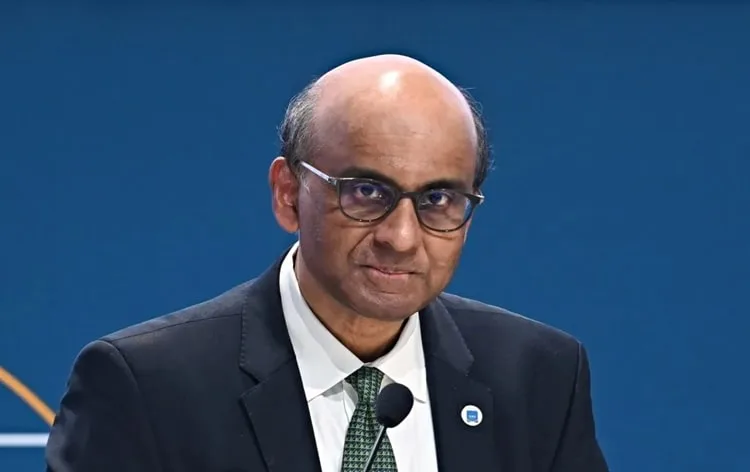 சிங்கப்பூரின் 9-வது அதிபராக பதவியேற்றார் தமிழர் தர்மன் சண்முகரத்தினம்..!