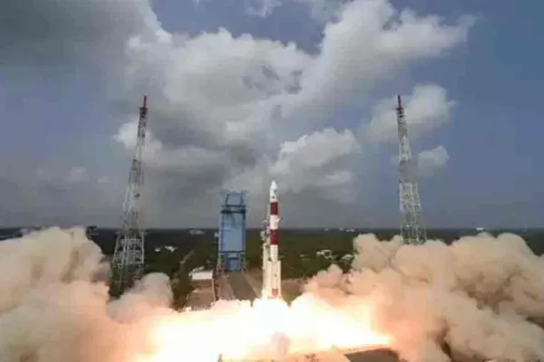 சூரியனை நோக்கி விண்ணில் பாய்ந்தது ஆதித்யா எல்-1..!! சாதனை படைத்த இஸ்ரோ..!!