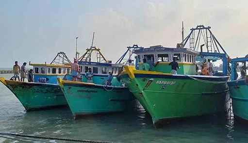 சூறைக்காற்று எச்சரிக்கை..! மீனவர்கள் கடலுக்கு செல்லத் தடை..!