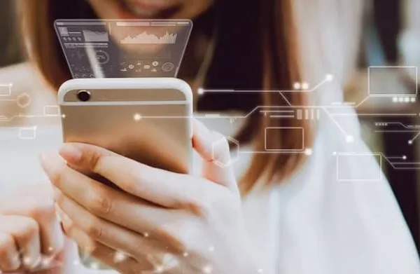 செல்போனிலேயே மூழ்கி இருந்த மகள் திடீரென்று காணாமல்போன நகை, பணம்….! இறுதியில் பெற்றோருக்கு காத்திருந்த அதிர்ச்சி….!