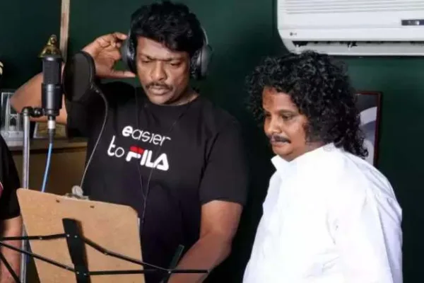 தறிகெட்டு ஓடிய ஆடி கார்..!! விபத்தில் பிரபல இசையமைப்பாளர் உள்பட இருவர் பலி..!! அவிநாசியில் அதிர்ச்சி சம்பவம்..!!