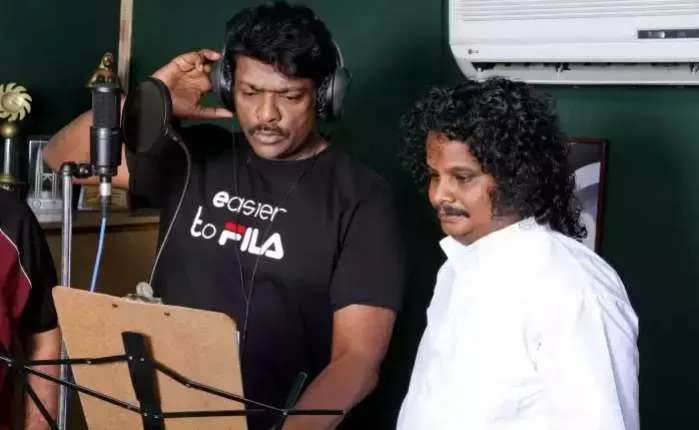 தறிகெட்டு ஓடிய ஆடி கார்..!! விபத்தில் பிரபல இசையமைப்பாளர் உள்பட இருவர் பலி..!! அவிநாசியில் அதிர்ச்சி சம்பவம்..!!
