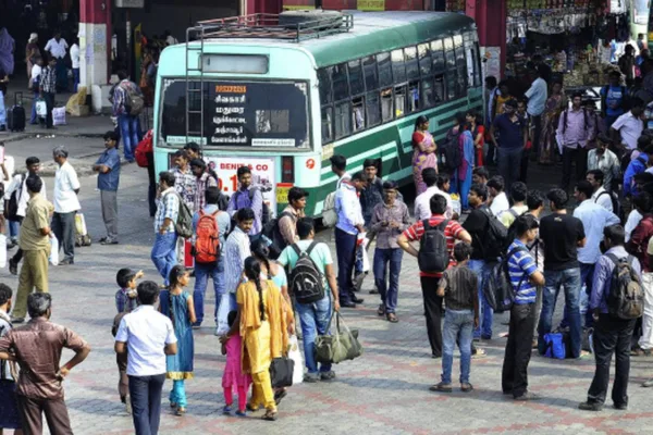 மக்களே…! அரசு பேருந்துகளில் இன்று முதல் 2,000 ரூபாய் நோட்டு வாங்க தடை…! போக்குவரத்து துறை அதிரடி உத்தரவு…!