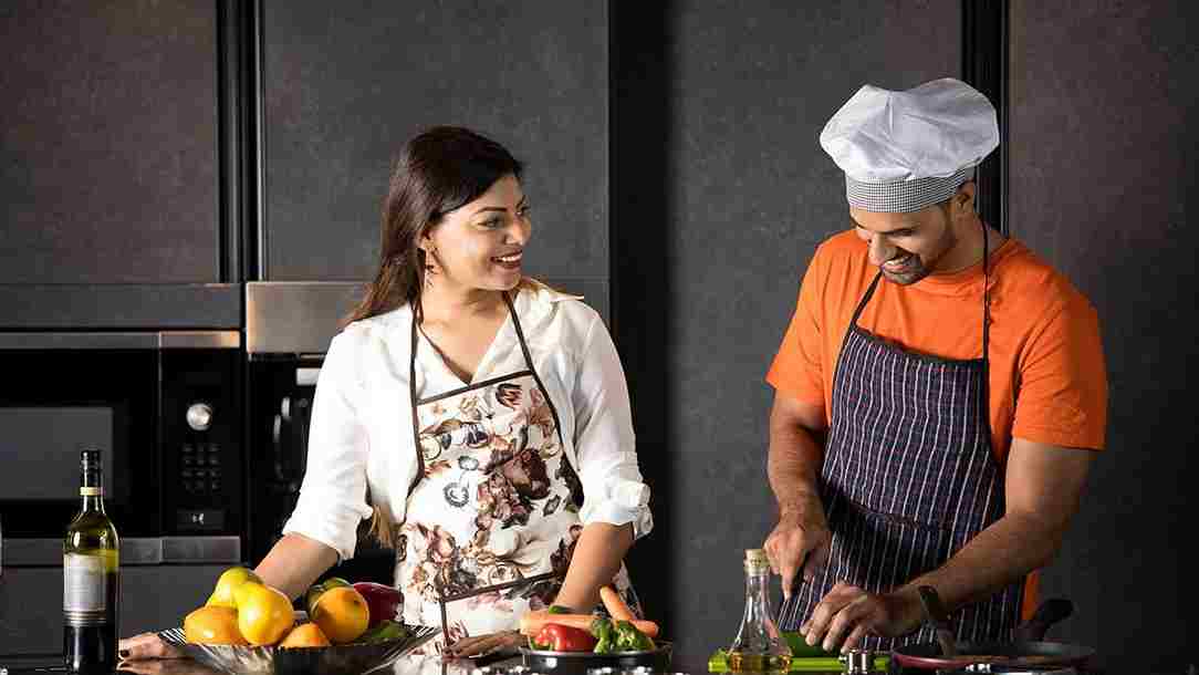 ”வீட்டு வேலைகளை கணவன் – மனைவி பகிர்ந்து கொள்ள வேண்டும்”..!! உயர்நீதிமன்றம் அதிரடி..!!