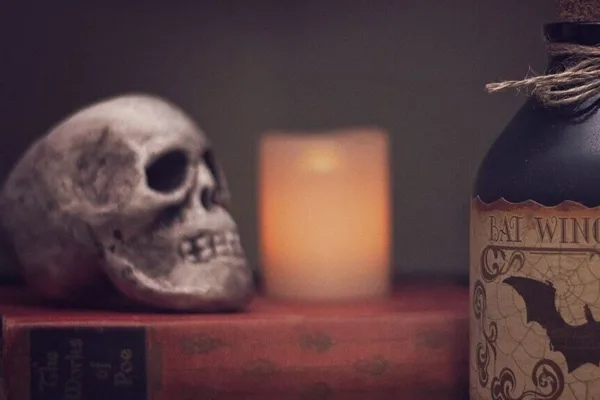 Evil Forces : வீட்டில் தீய சக்திகள் இருப்பதை உணர்த்தும் 5 அறிகுறிகள்.. தீய சக்திகளின் தாக்கம் தீர செய்ய வேண்டியவை என்ன?