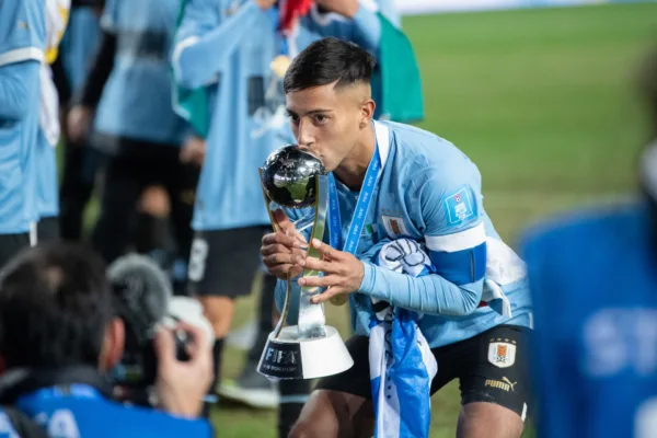 Manchester United did not make 'formal offer' for midfielder despite talks