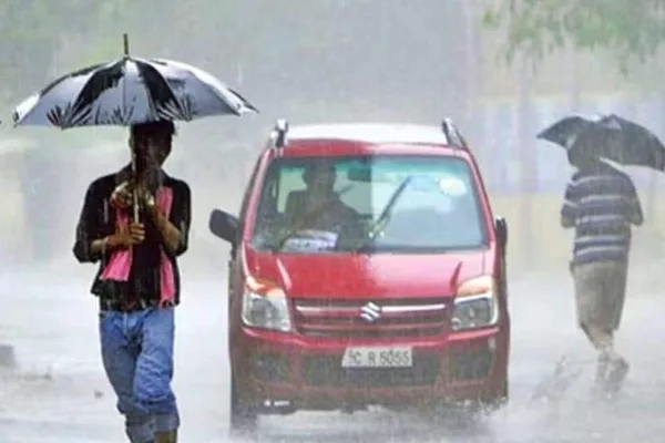 Heavy Rain Alert : மக்களே .. இந்த 3 மாவட்டங்களில் கனமழை வெளுத்து வாங்க போகுது.. இதில் உங்க பகுதி இருக்கா? இதோ பாருங்க!