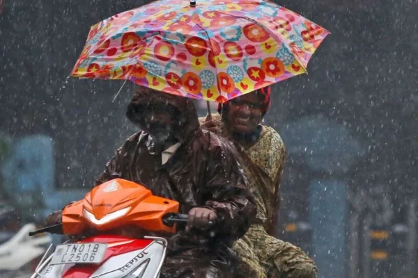 Rain Updates: இந்த 6 மாவட்டத்தில் இருப்பவரா நீங்கள்.. குடை எடுத்துட்டு போக மறக்காதீங்க மக்களே!