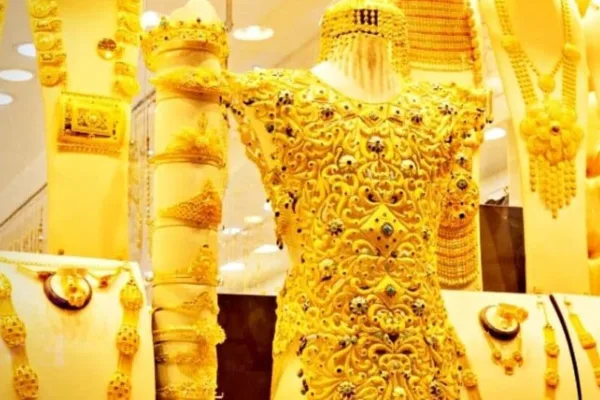 Today Gold Rate: ஜாலியா மக்களே தங்கம் வாங்க கிளம்பியாச்சா.. எவ்வளவு விலை குறைவு பாருங்க!