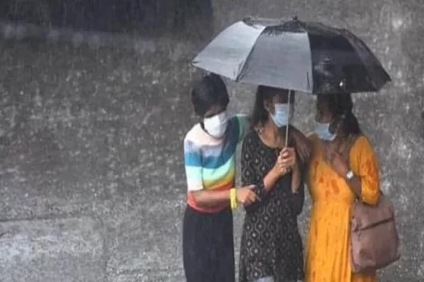 Weather Update : மக்களே உஷார்.. இந்த ஐந்து மாவட்டங்களில் கனமழை கொட்ட போகுது.. உங்க பகுதி இருக்கா? இதோ பாருங்க!