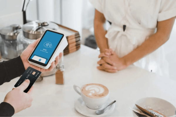 வரவிருக்கும் சேஞ்சக்ஸ் விசா டெபிட் கார்டு ஷாப்பிங்கிற்கு கேஷ்பேக் கொடுக்கும்.  ஆதாரம்: Changex