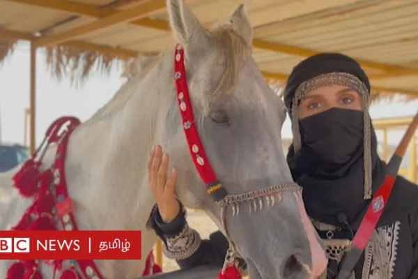 குதிரையேற்ற வில்வித்தையில் ஆண்களுக்குச் சவால்விடும் சௌதி அரேபிய இளம்பெண் – வீடியோ