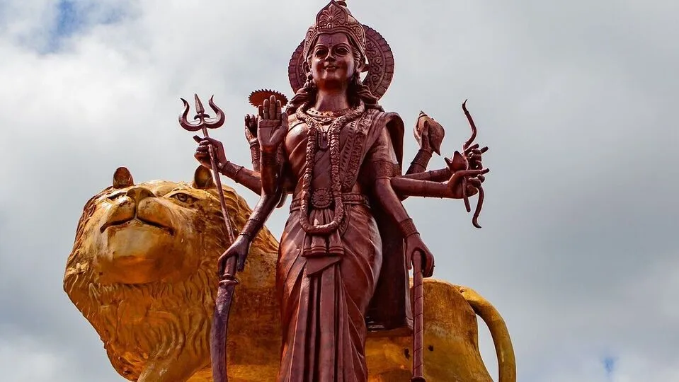 Money Luck: பணம், சொத்து பாக்கெட் நிரம்பி வழியப்போகும் அந்த 3 ராசிகள்!