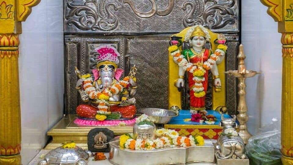 Daily Puja: வீட்டில் பூஜை எப்படி செய்ய வேண்டும்? - வாங்க தெரிஞ்சுக்கலாம்..!