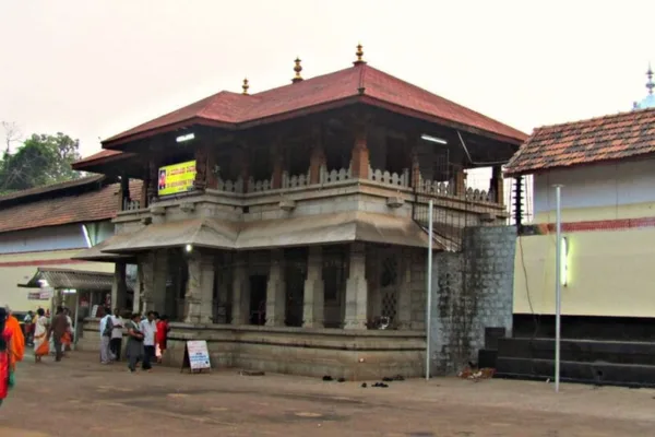 HT Temple Special: அறிவுக்கோயில் என புகழப்படும் கொல்லூர் மூகாம்பிகை அம்மன் கோயிலின் சிறப்புகள்!