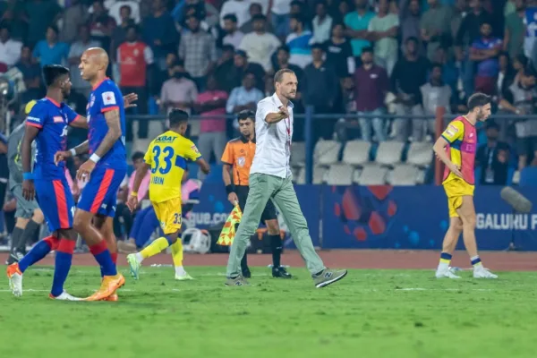 கேரளா பிளாஸ்டர்ஸ் vs பெங்களூரு எஃப்சி: ஐஎஸ்எல் சீசன் 10 கோலாகலமாக தொடங்குகிறது, அதன் புதிய போட்டியாளர்கள் தொடக்க ஆட்டத்தை விளையாடுகிறார்கள்