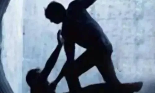 “எங்க அம்மாவையே அடிப்பியா?” தந்தையை துடிதுடிக்க கொலை செய்த மகன்..