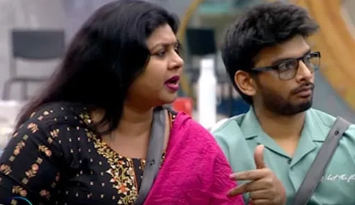 எங்க ரெண்டு பேருக்கு equal ஹா அங்க பிளேயர் இருக்காங்களா..! மற்றவர்களை குறைவாக மதிப்பிடும் விசித்ரா.. கொளுத்திப்போட்ட பிக்பாஸ்..!