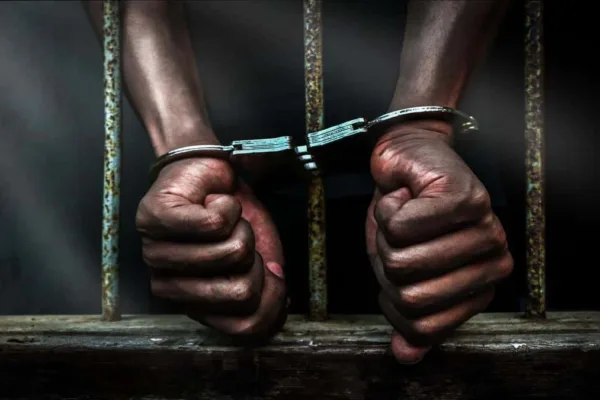 “ஒழுங்கா இத குடி”; சிறுமியை வலுக்கட்டாயமாக மது குடிக்க வைத்து, டிரைவர் செய்த காரியம்..
