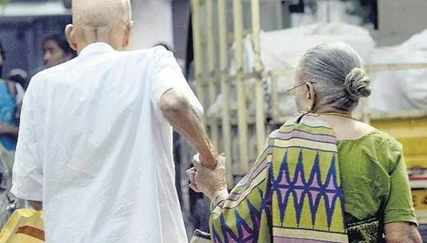 ’கடைசி காலத்தில் பெற்றோர்களை கவனிக்கலனா இப்படி தான்’..!! ஐகோர்ட் கிளை அதிரடி உத்தரவு..!!