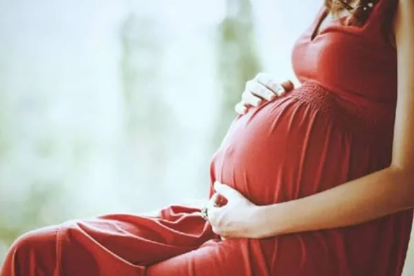 கர்ப்பிணிகளே எச்சரிக்கை!… வயிற்றில் உள்ள சிசுவை தாக்கும் டெங்கு!… எவ்வாறு பாதிக்கிறது?
