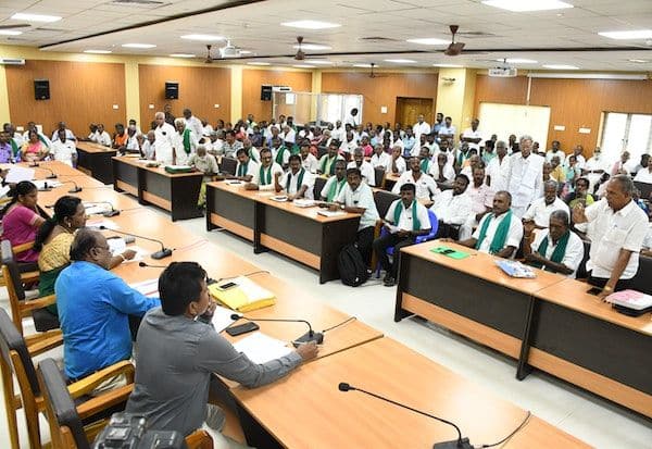 Farmers are angry at the grievance redressal meeting led by the collector; There is a lot of aggression problem   கலெக்டர் தலைமையிலான குறைதீர் கூட்டத்தில்  விவசாயிகள் கொதிப்பு ;   ஆக்கிரமிப்பு பிரச்னை அதிகம் என குமுறல்