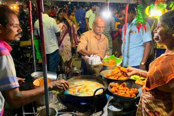 தெருவோர கடைகளில் அடிக்கடி சாப்பிடுபவரா நீங்கள்..? இந்த ஆபத்தை தெரிஞ்சிக்கோங்க..!!