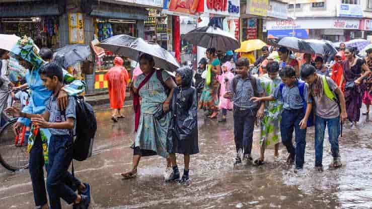 தொடர் மழை காரணமாக கன்னியாகுமரியில் பள்ளிகளுக்கு விடுமுறை….! ஆட்சியர் அறிவிப்பு…!
