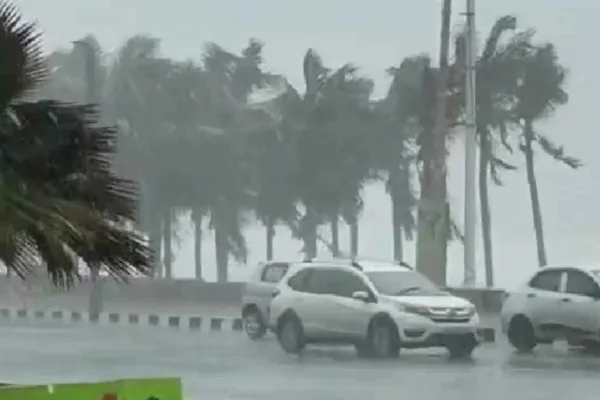 நாளை புதிய காற்றழுத்த தாழ்வு பகுதி..!! கொட்டித் தீர்க்க போகும் மழை..!! இந்திய வானிலை ஆய்வு மையம் அறிவிப்பு..!!