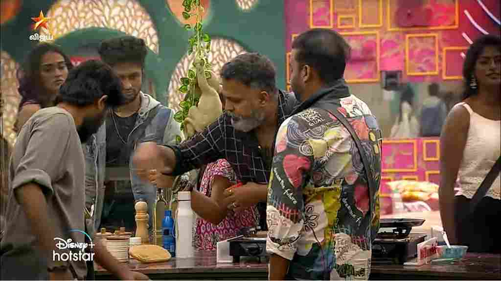 பிக்பாஸ் வீட்டிலிருந்து இந்த வாரம் வெளியேற போகும் நபர் இவர்தானா..? வெளியான தகவல்..!!