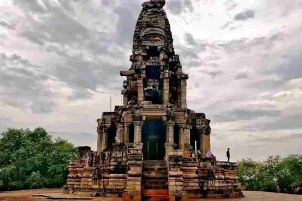 பேய்களுக்கு ஆணையிட்ட சிவபெருமான்!… ஒரே இரவில் கட்டப்பட்ட கோயில்!… 1000 ஆண்டுகளாக தொடரும் மர்மம்!