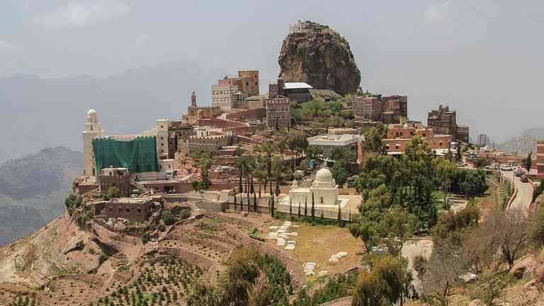 மலை உச்சியில் இருக்கும் கிராமம்!… ஆனால் மழையே பெய்யாத அவலம்!… காரணம் என்ன தெரியுமா?