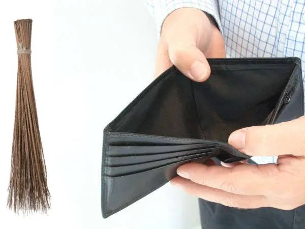 வீட்டில் துடைப்பத்தை இப்படி வைத்தால், பணக்கஷ்டம் வரும்.. ஏன் தெரியுமா?