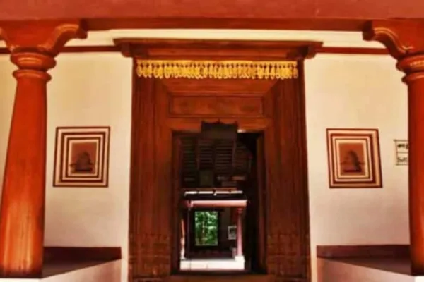 Vastu Shastra: கை நிறைய காசு வேணுமா.. வீட்டு வாசலில் இதை ட்ரை பண்ணுங்க