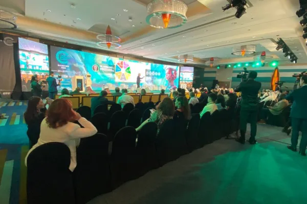 CBDCகள் மற்றும் ஸ்டேபிள்காயின்கள் எவ்வாறு இணைந்திருக்கும்: FIS குழு விவாதம்