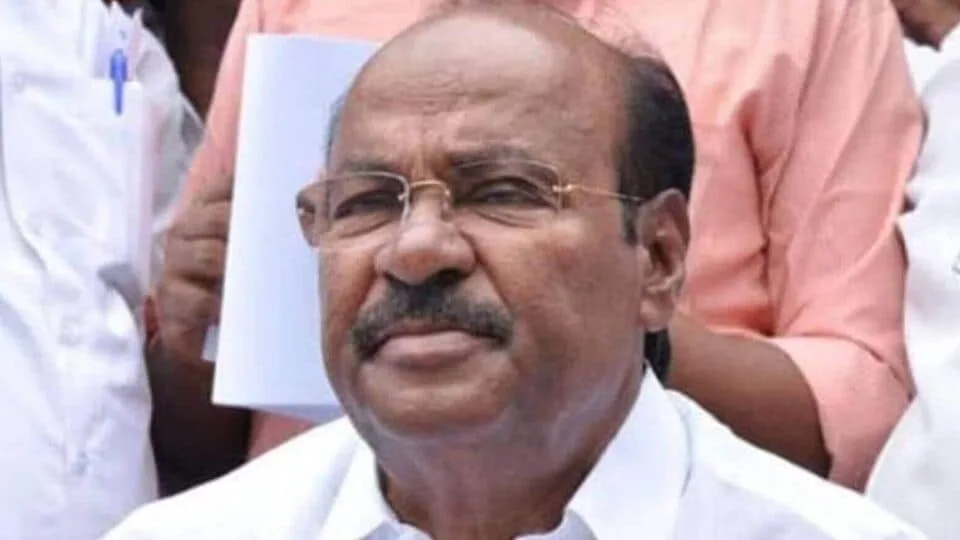 Ramadoss : சுங்கத்துறை பணிக்கான போட்டித்தேர்வில் மோசடி.. கடந்த காலத் தேர்வுகளில் முறைகேடுகள் நடந்ததா? - ராமதாஸ்!