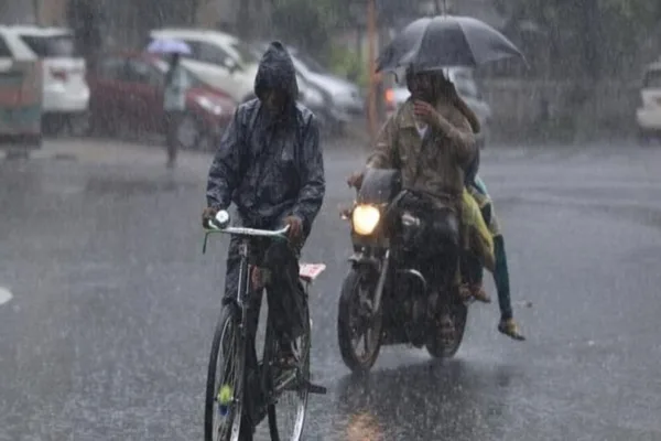 Today Weather Update : மக்களே.. தமிழ்நாட்டில் இன்று மிதமான மழைக்கு வாய்ப்பு.. மீனவர்களுக்கான எச்சரிக்கை இதுதான்!