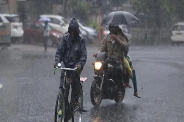 Weather Update : மக்களே உஷார்.. இந்த 5 மாவட்டங்களில் கனமழை கொட்ட போகுது.. உங்க பகுதி இருக்கா பாருங்க!