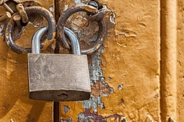 Money Luck: வாழ்கையில முன்னேற்றம் ஆகலாயா.. வீட்ல இந்த பொருட்களை வச்சிக்காதீங்க